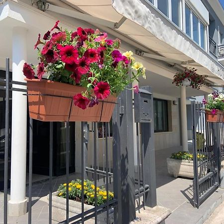 Hotel Oria Rimini Kültér fotó