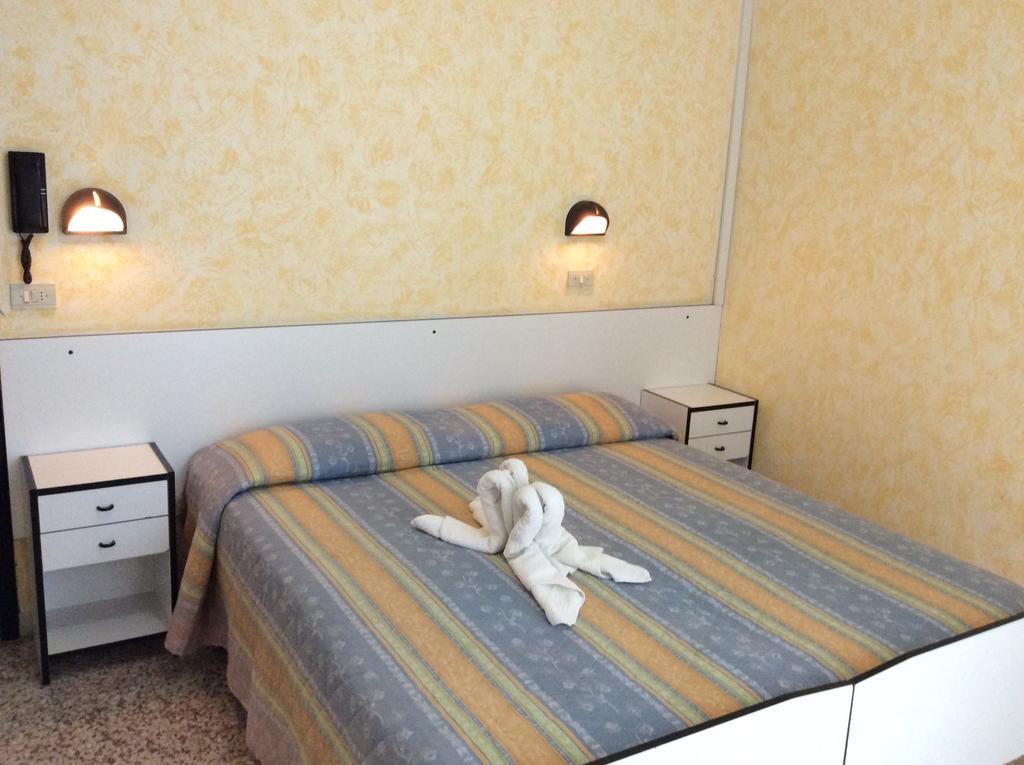 Hotel Oria Rimini Szoba fotó